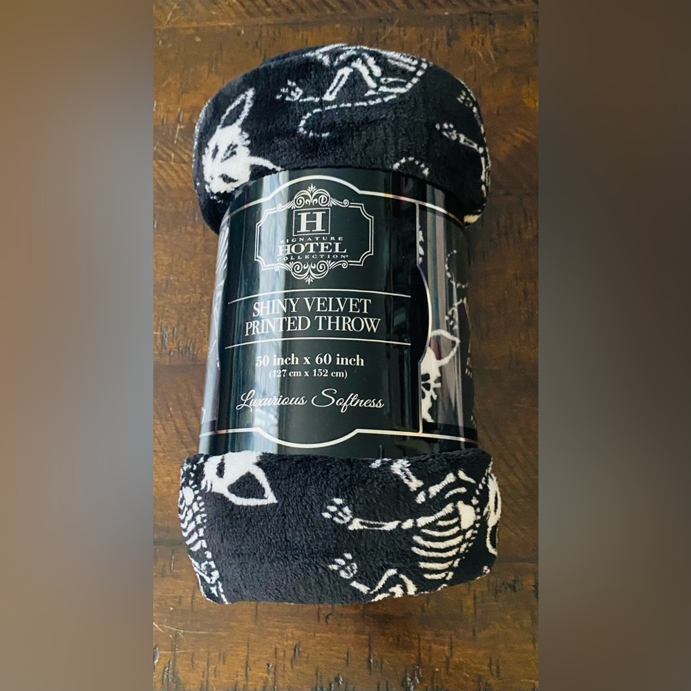 BRAND NEW! Hotel Collection Throw
